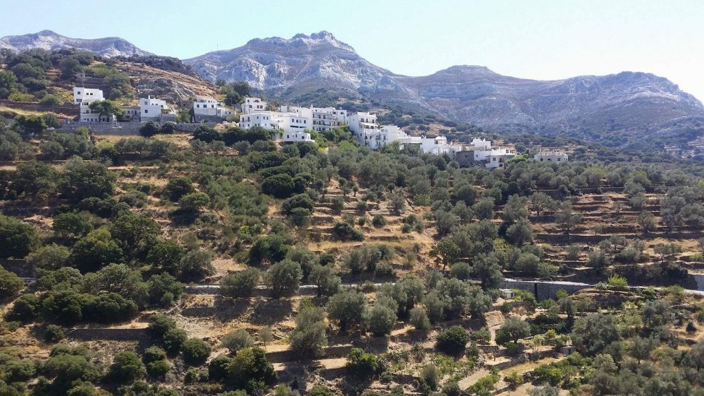 Naxos: The "ELaiolithos Luxury Retreat" - Hikers Friendly Gold Awarded Hotel. The first hotel on Naxos island officially certified as a “Hikers Friendly Hotel”