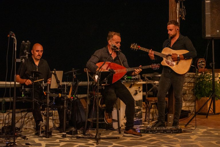 The Concert of Giorgos Panteris at ELaiolithos- When the Night Played the Lute – A Celebration that Stayed in the Heart of Naxos